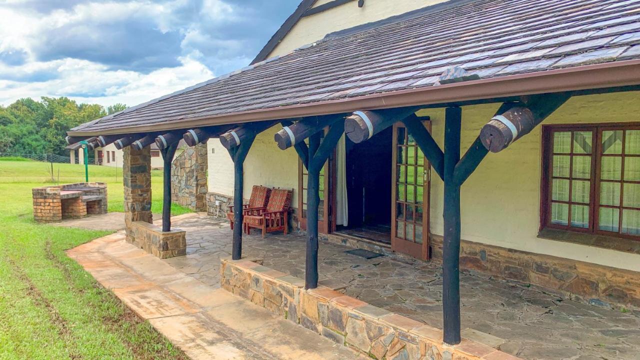 Wits End Mountain Resort Champagne Valley Exterior photo