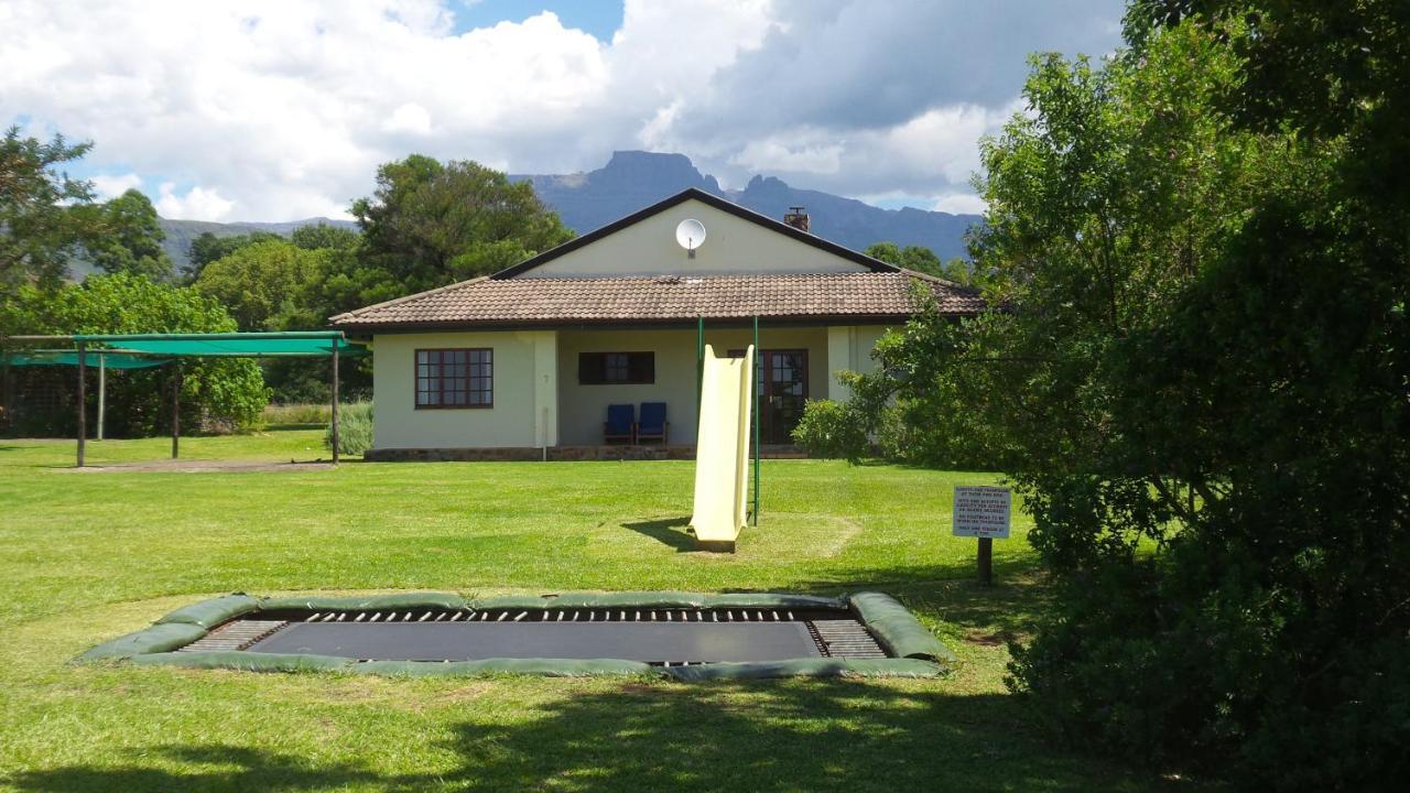 Wits End Mountain Resort Champagne Valley Exterior photo
