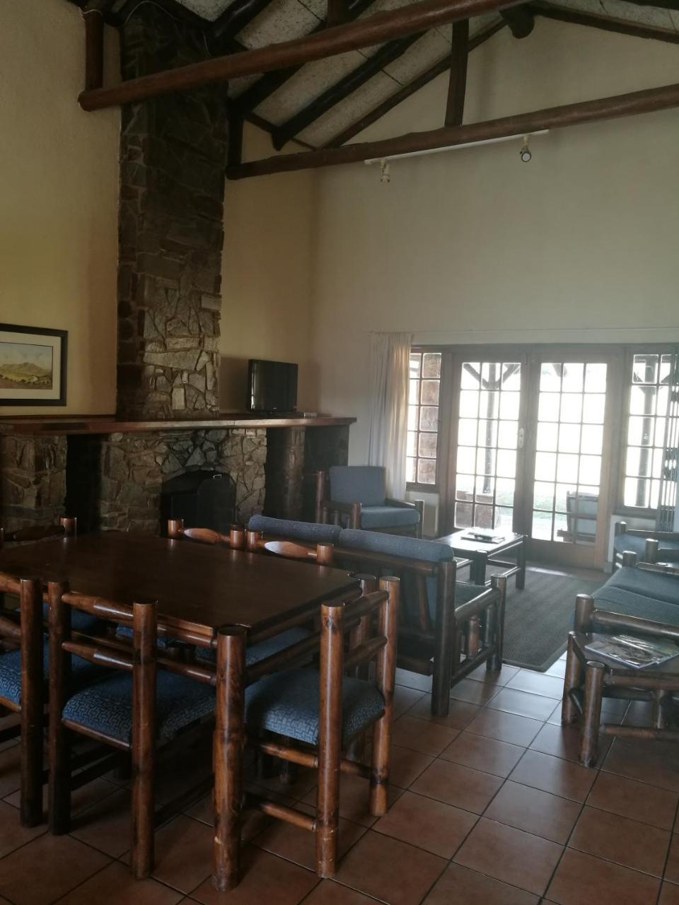 Wits End Mountain Resort Champagne Valley Exterior photo